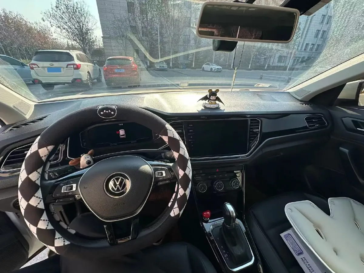 2021 Volkswagen T-Roc 1.4T 150HP L4 7DCT,autocango,china used car exporter,china ev exporter,chinese used car exporter,chinese used ev exporter