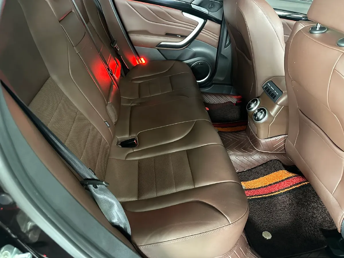 2017 WEY VV7 2.0T 234HP L4 7DCT,autocango,china used car exporter,china ev exporter,chinese used car exporter,chinese used ev exporter