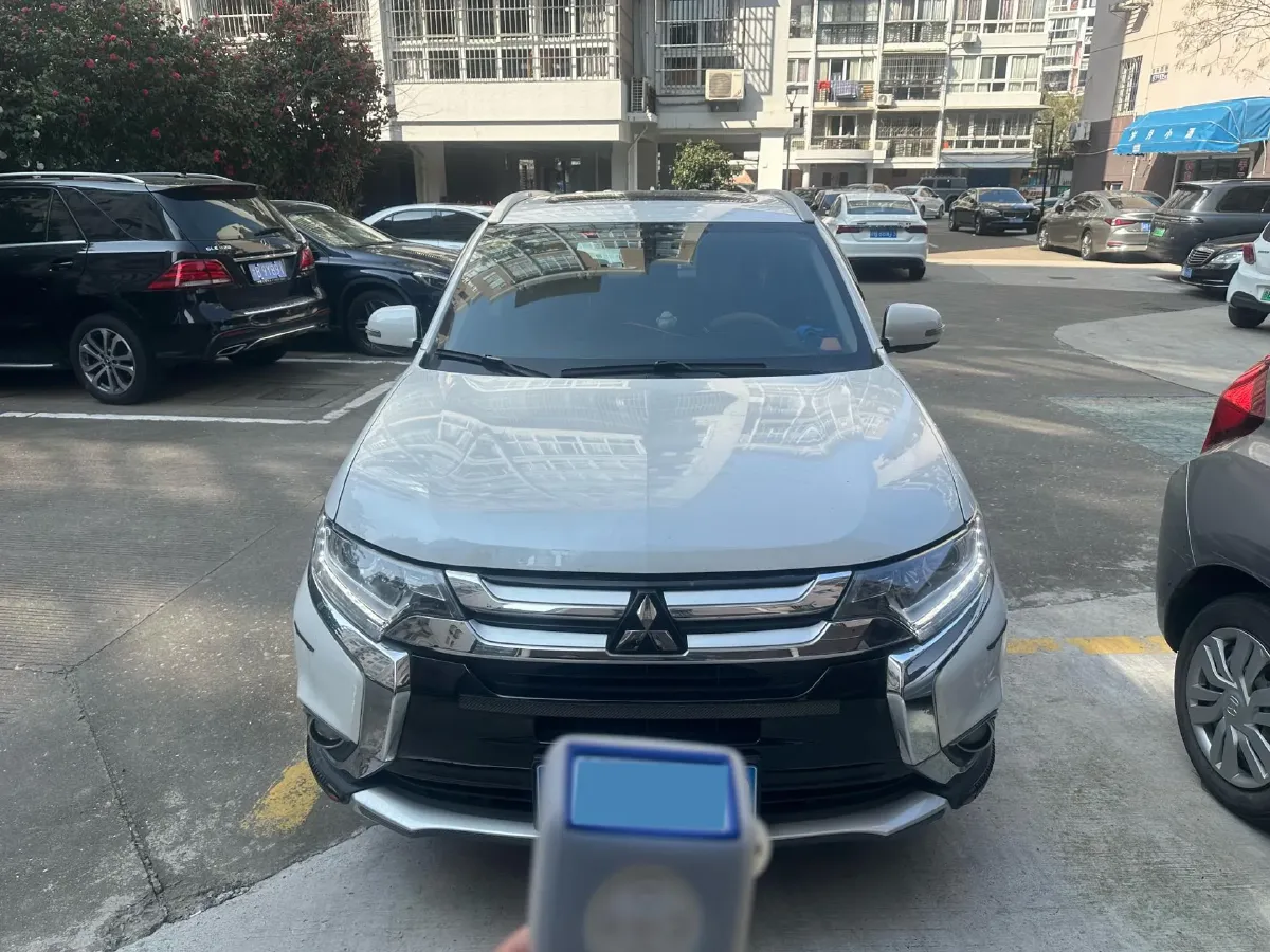 2018 Mitsubishi Outlander 2.0L 166HP L4 CVT,autocango,china used car exporter,china ev exporter,chinese used car exporter,chinese used ev exporter