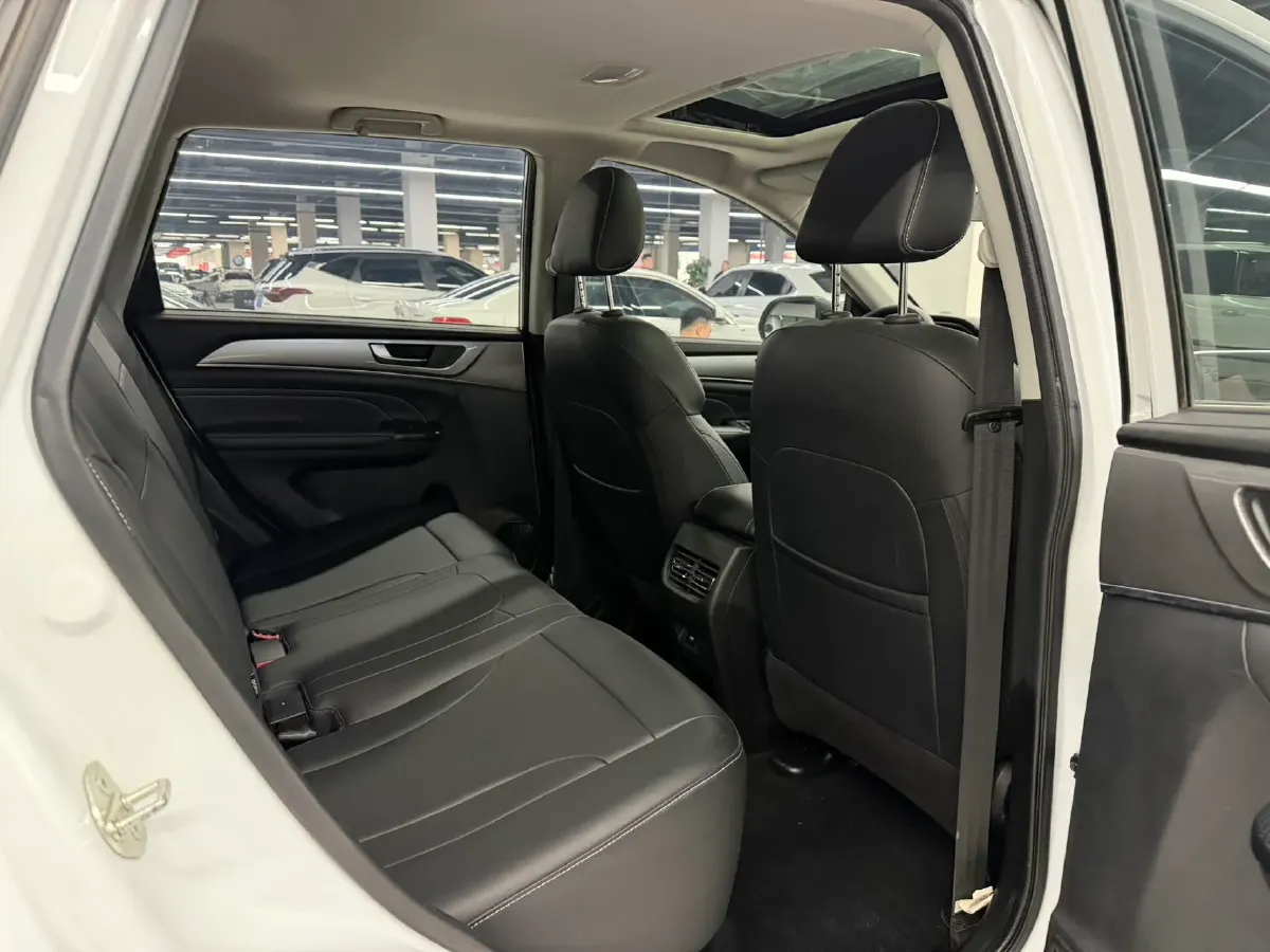 2021 Haval M6 1.5T 150HP L4 7DCT,autocango,china used car exporter,china ev exporter,chinese used car exporter,chinese used ev exporter