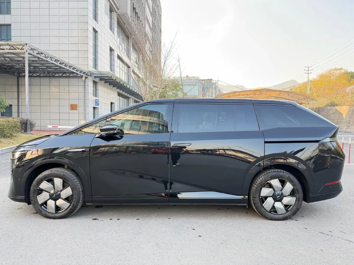 2024 Xpeng X9 BEV 101.5KWH,autocango,china used car exporter,china ev exporter,chinese used car exporter,chinese used ev exporter