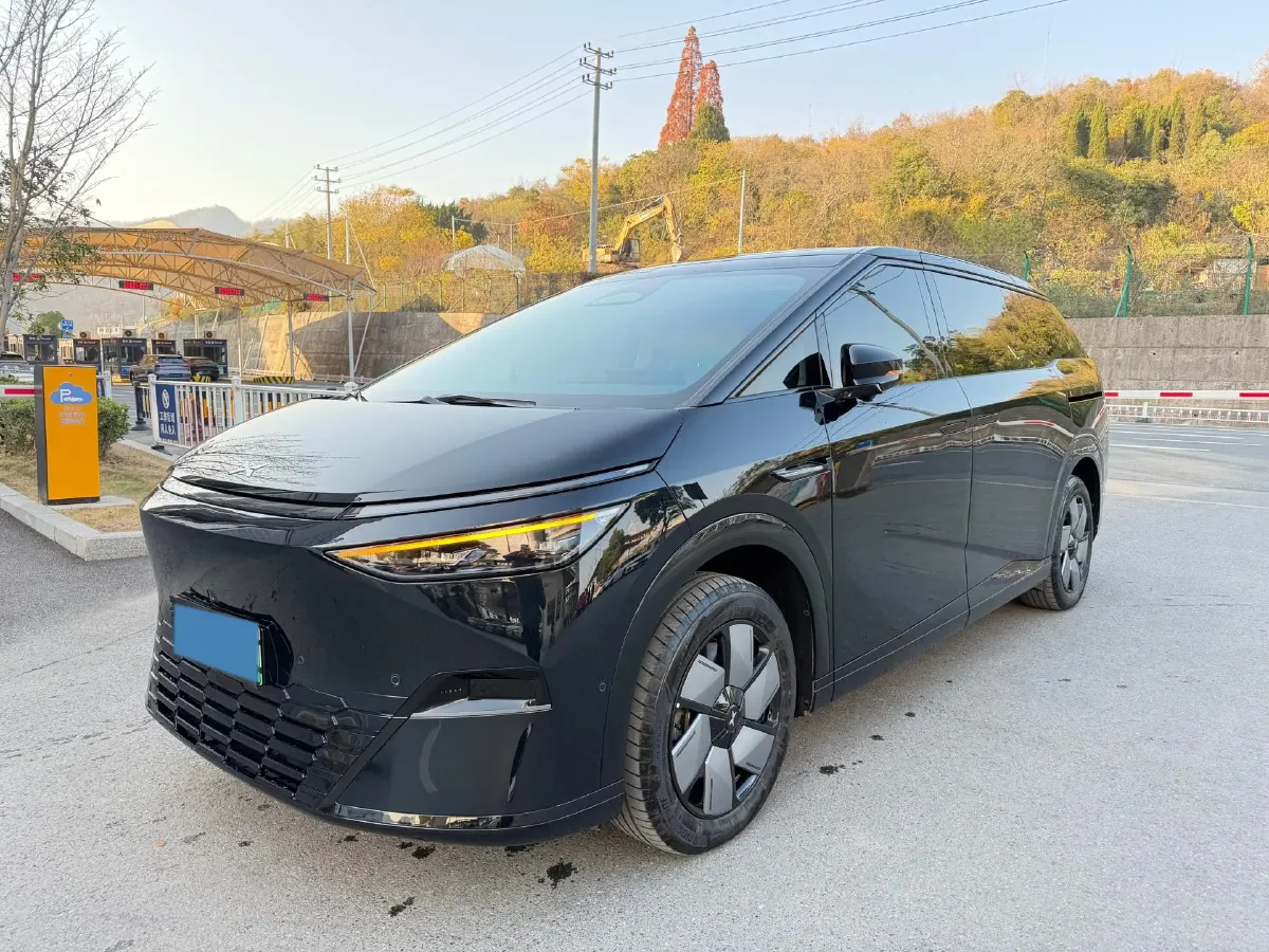 2024 Xpeng X9 BEV 101.5KWH,autocango,china used car exporter,china ev exporter,chinese used car exporter,chinese used ev exporter