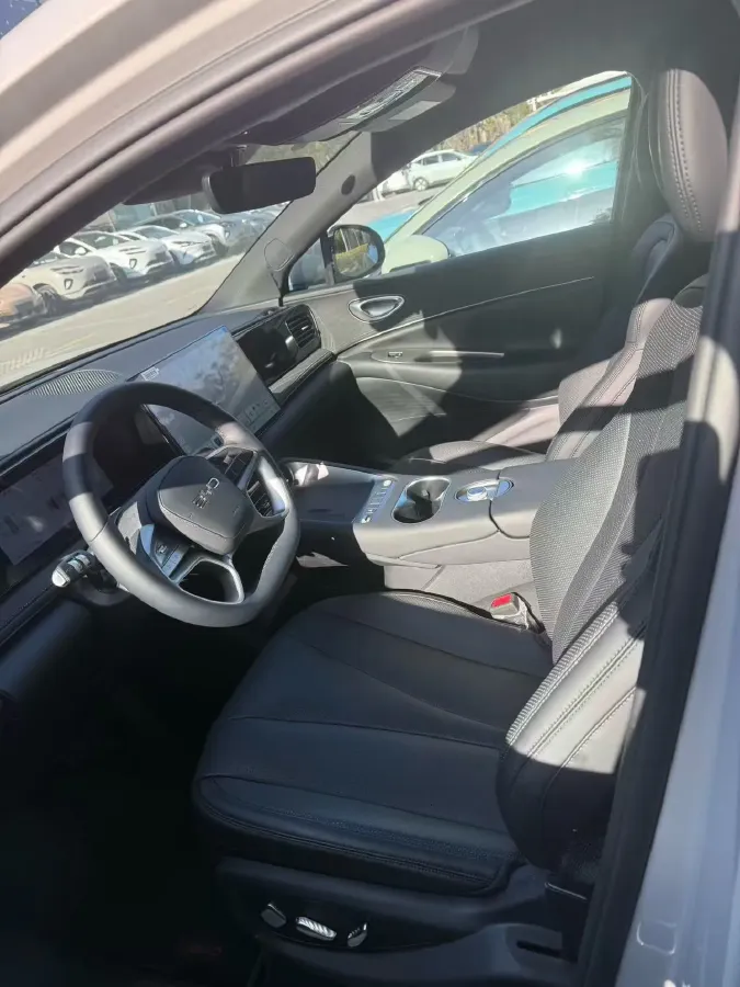 2025 LanDian E5 PLUS 1.5L 95HP L4 E-CVT PHEV,autocango,china used car exporter,china ev exporter,chinese used car exporter,chinese used ev exporter