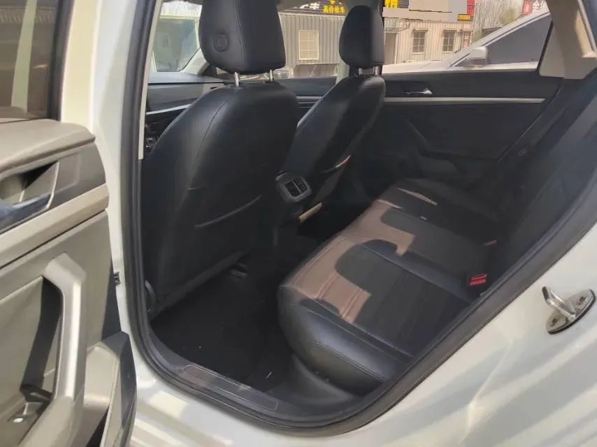 2021 Chevrolet Monza 1.5L 113HP L4 6AT,autocango,china used car exporter,china ev exporter,chinese used car exporter,chinese used ev exporter