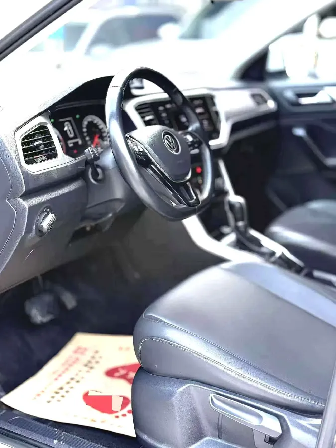 2022 Volkswagen T-Roc 1.4T 150HP L4 7DCT,autocango,china used car exporter,china ev exporter,chinese used car exporter,chinese used ev exporter
