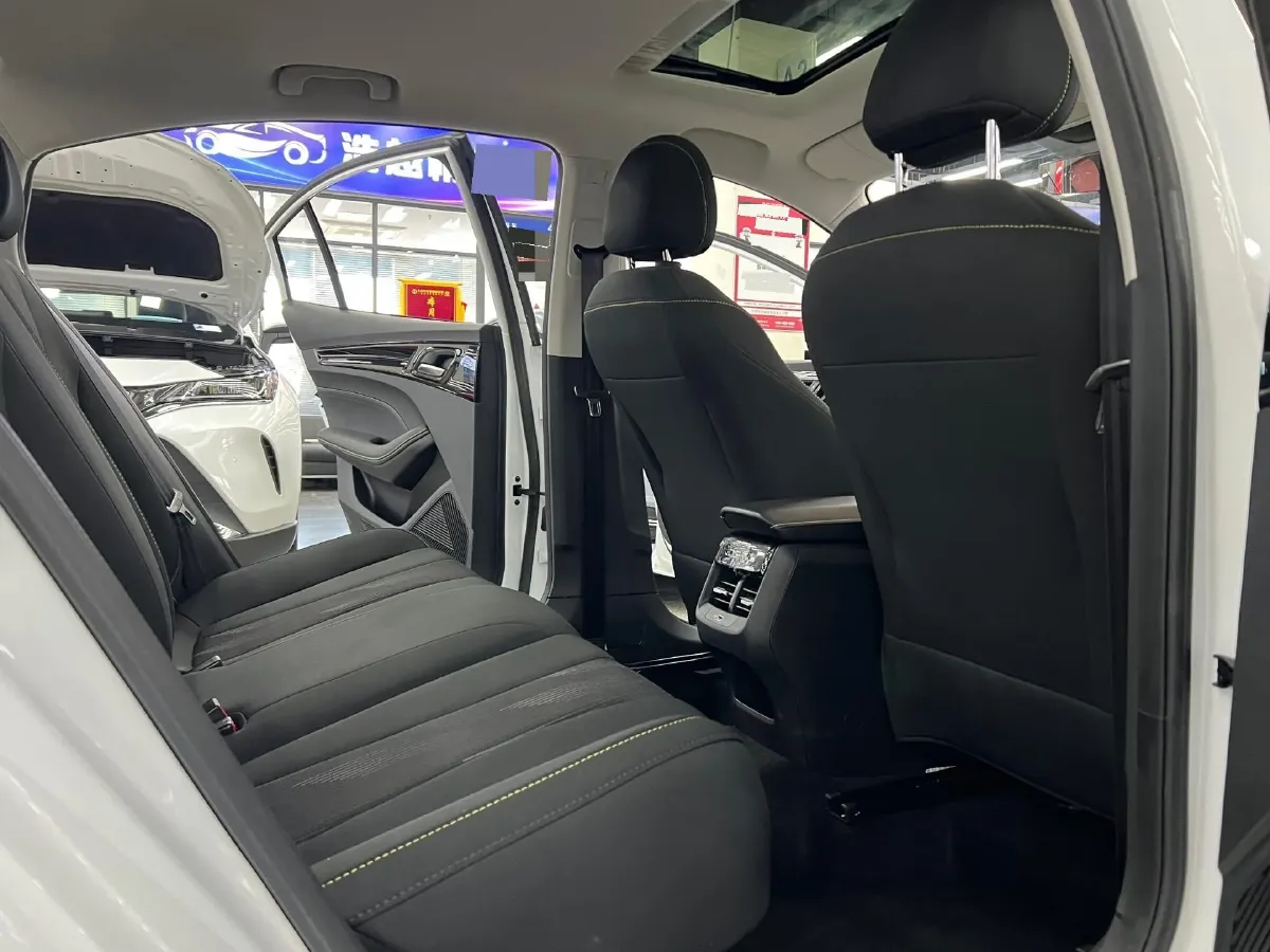 2021 Roewe i5 1.5L 120HP L4 CVT,autocango,china used car exporter,china ev exporter,chinese used car exporter,chinese used ev exporter