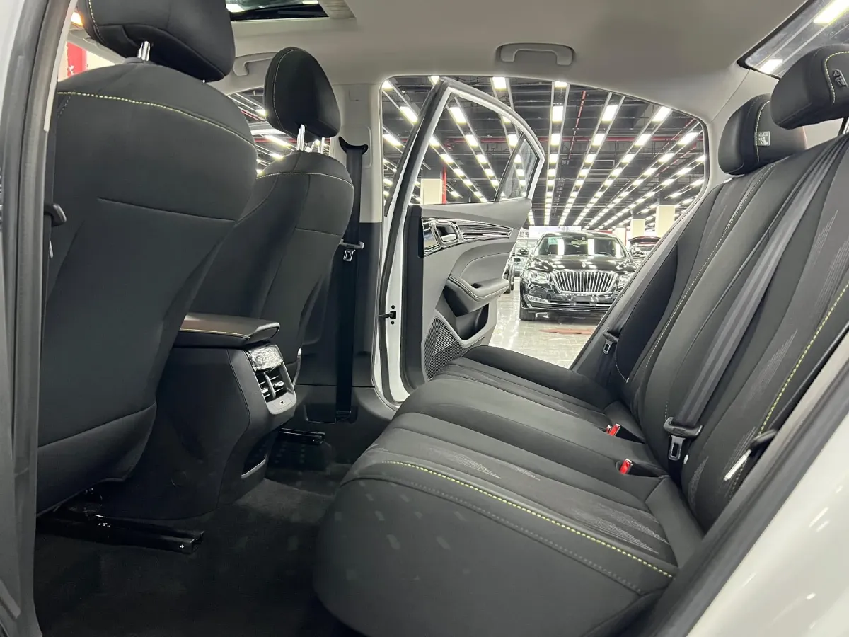 2021 Roewe i5 1.5L 120HP L4 CVT,autocango,china used car exporter,china ev exporter,chinese used car exporter,chinese used ev exporter