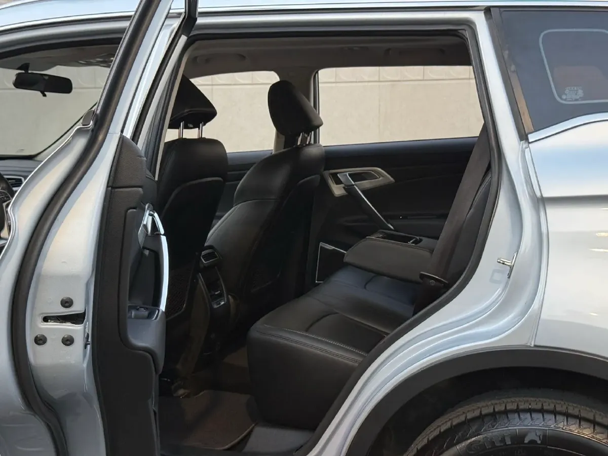 2020 Roewe i6 1.5T 169HP L4 7DCT,autocango,china used car exporter,china ev exporter,chinese used car exporter,chinese used ev exporter