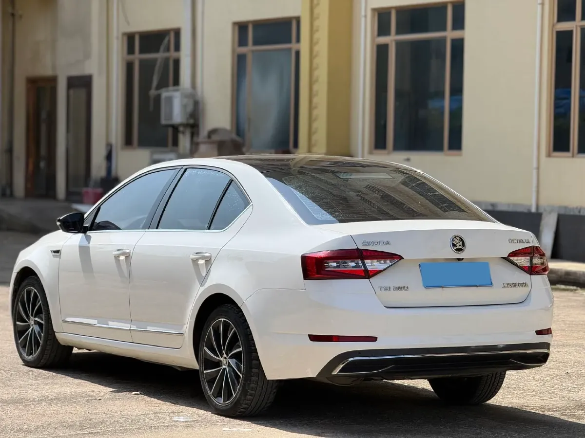 2018 Skoda Octavia 1.4T 150HP L4 7DCT,autocango,china used car exporter,china ev exporter,chinese used car exporter,chinese used ev exporter