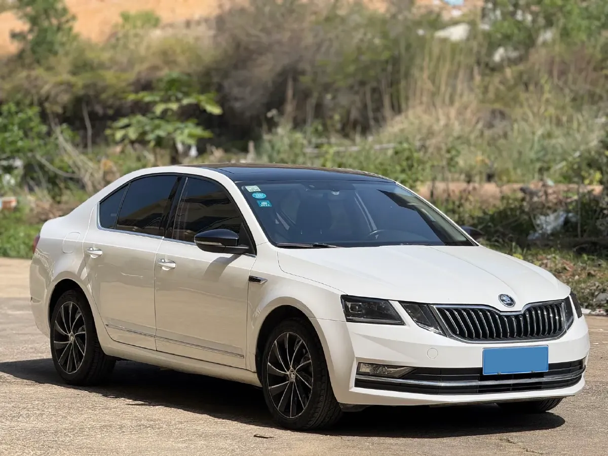 2018 Skoda Octavia 1.4T 150HP L4 7DCT,autocango,china used car exporter,china ev exporter,chinese used car exporter,chinese used ev exporter
