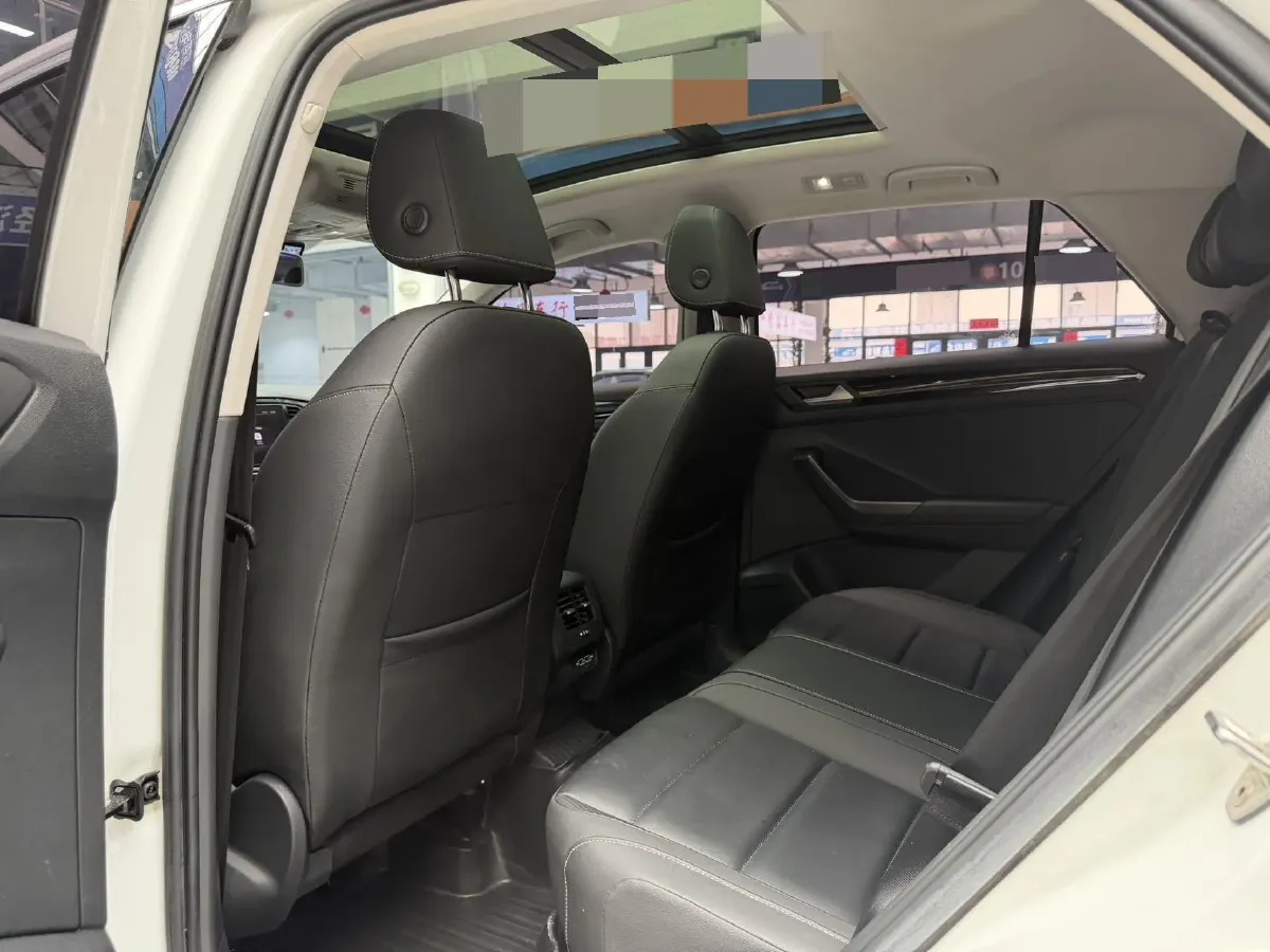 2022 Volkswagen T-Roc 1.4T 150HP L4 7DCT,autocango,china used car exporter,china ev exporter,chinese used car exporter,chinese used ev exporter