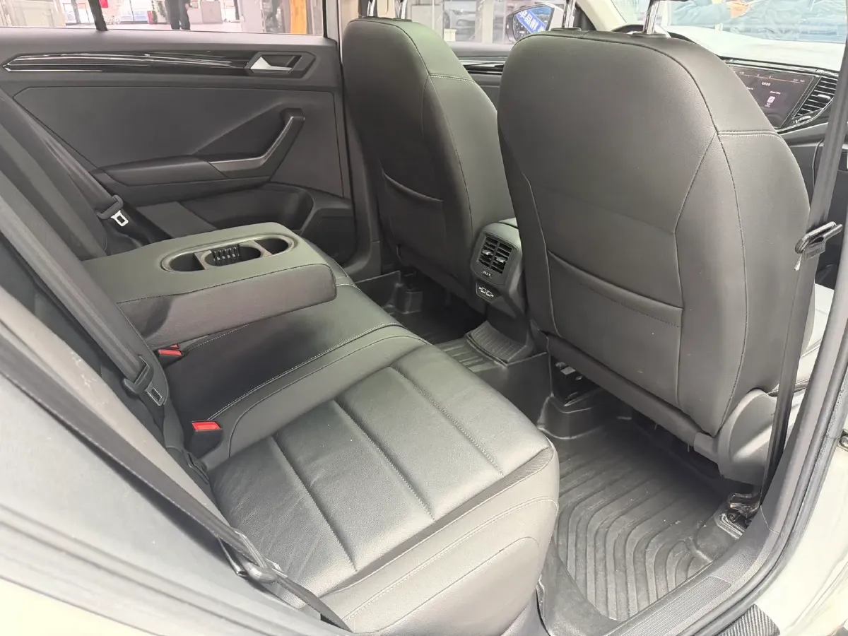 2022 Volkswagen T-Roc 1.4T 150HP L4 7DCT,autocango,china used car exporter,china ev exporter,chinese used car exporter,chinese used ev exporter