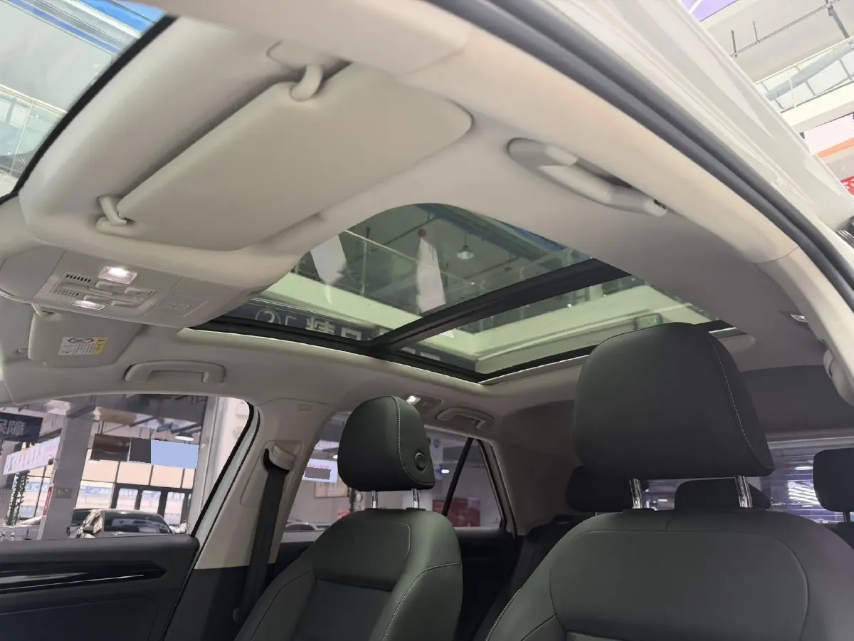 2022 Volkswagen T-Roc 1.4T 150HP L4 7DCT,autocango,china used car exporter,china ev exporter,chinese used car exporter,chinese used ev exporter