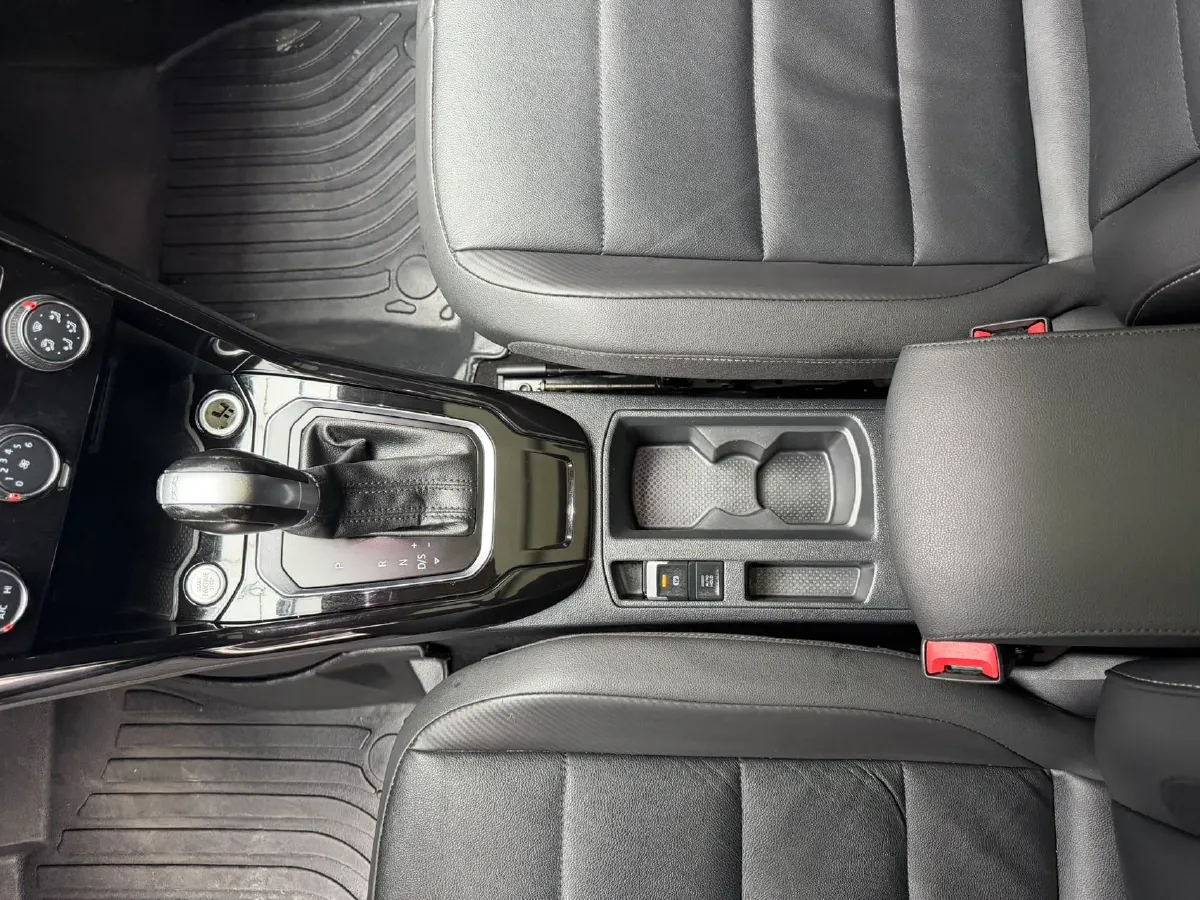 2022 Volkswagen T-Roc 1.4T 150HP L4 7DCT,autocango,china used car exporter,china ev exporter,chinese used car exporter,chinese used ev exporter