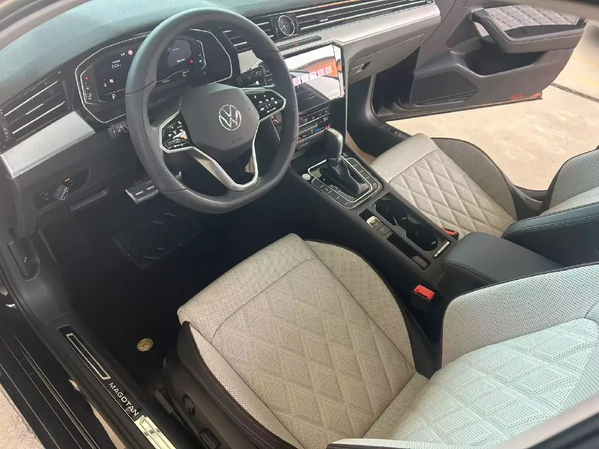 2025 Volkswagen Magotan 2.0T 186HP L4 7DCT,autocango,china used car exporter,china ev exporter,chinese used car exporter,chinese used ev exporter