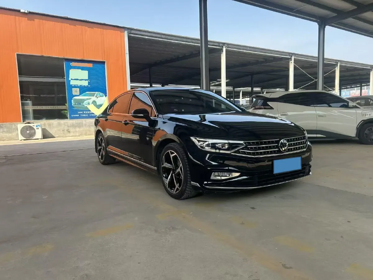 2025 Volkswagen Magotan 2.0T 186HP L4 7DCT,autocango,china used car exporter,china ev exporter,chinese used car exporter,chinese used ev exporter