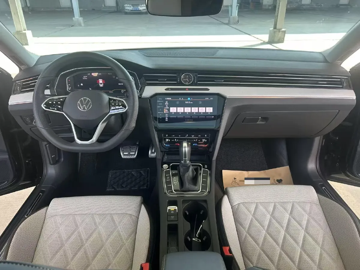 2025 Volkswagen Magotan 2.0T 186HP L4 7DCT,autocango,china used car exporter,china ev exporter,chinese used car exporter,chinese used ev exporter