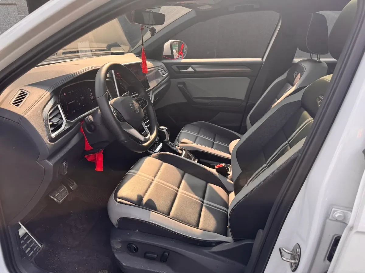 2024 Volkswagen T-Roc 1.5T 160HP L4 7DCT,autocango,china used car exporter,china ev exporter,chinese used car exporter,chinese used ev exporter