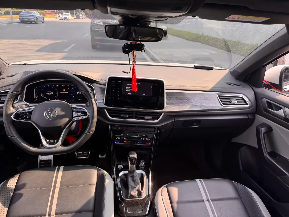2024 Volkswagen T-Roc 1.5T 160HP L4 7DCT,autocango,china used car exporter,china ev exporter,chinese used car exporter,chinese used ev exporter