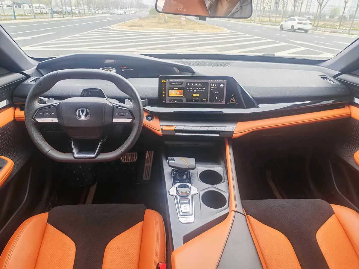 2023 ChangAn UNI-V 1.5T 188HP L4 7DCT,autocango,china used car exporter,china ev exporter,chinese used car exporter,chinese used ev exporter