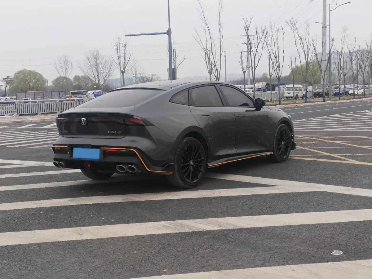 2023 ChangAn UNI-V 1.5T 188HP L4 7DCT,autocango,china used car exporter,china ev exporter,chinese used car exporter,chinese used ev exporter