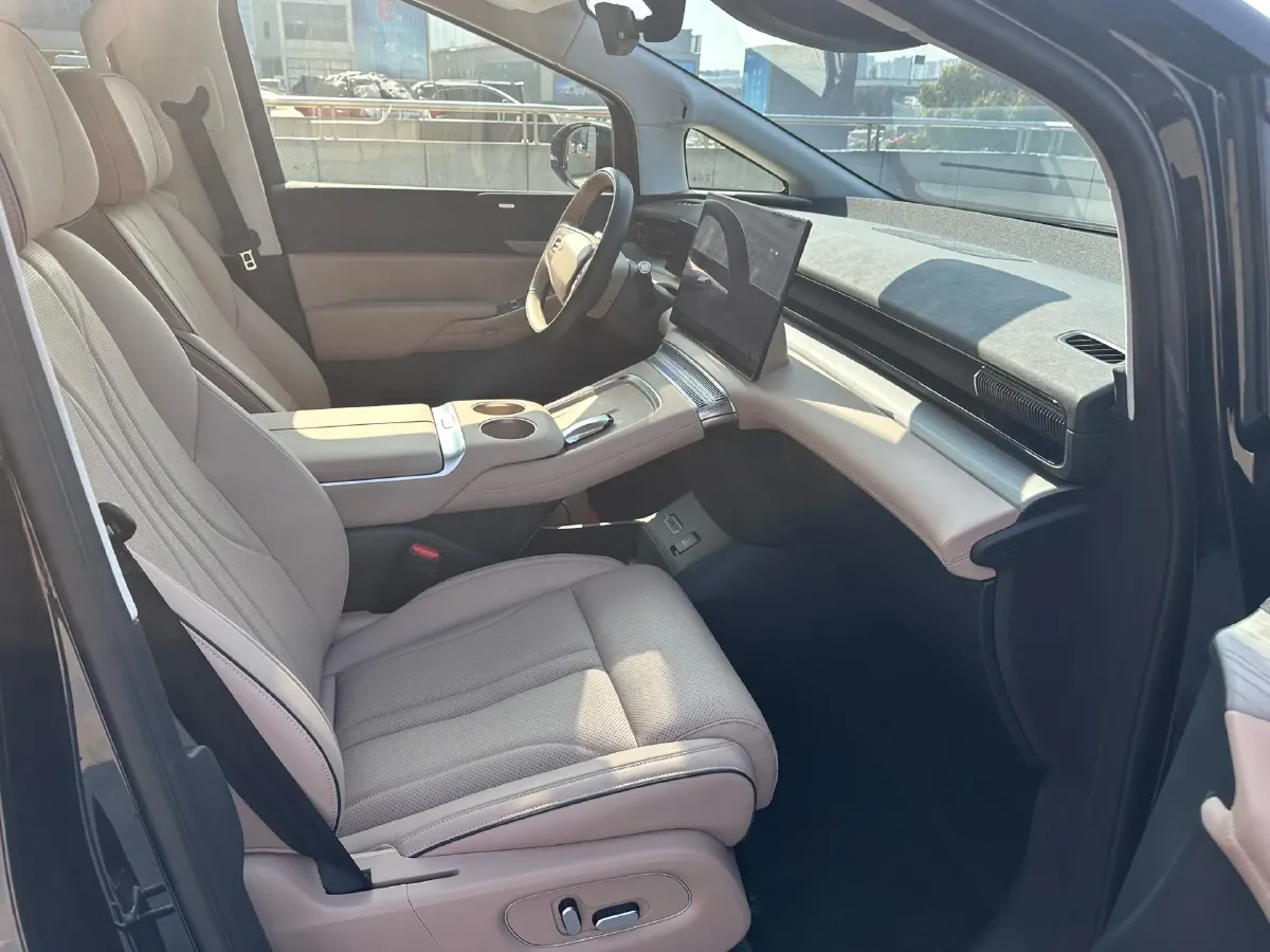 2024 Xpeng X9 BEV 84.5KWH,autocango,china used car exporter,china ev exporter,chinese used car exporter,chinese used ev exporter