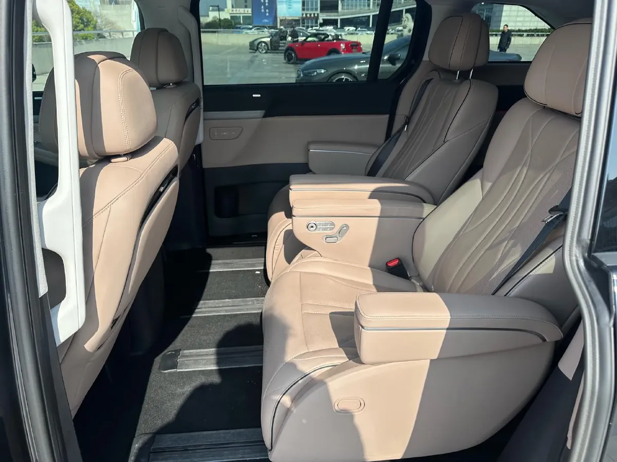 2024 Xpeng X9 BEV 84.5KWH,autocango,china used car exporter,china ev exporter,chinese used car exporter,chinese used ev exporter