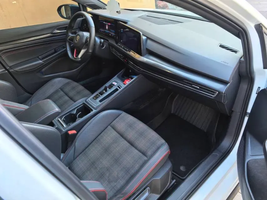 2021 Volkswagen GolfGTI 2.0T 220HP L4 7DCT,autocango,china used car exporter,china ev exporter,chinese used car exporter,chinese used ev exporter