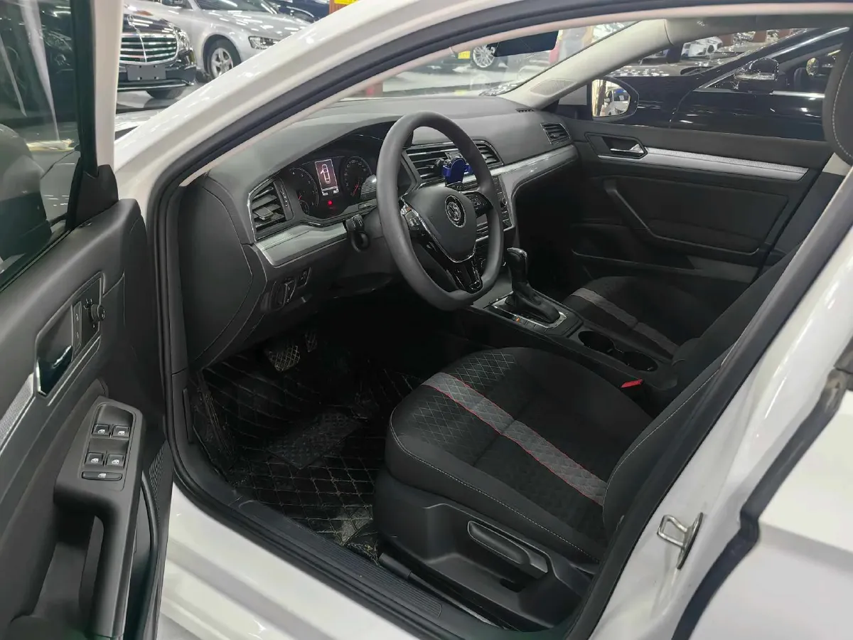 2019 Volkswagen T-Cross 1.4T 150HP L4 7DCT,autocango,china used car exporter,china ev exporter,chinese used car exporter,chinese used ev exporter