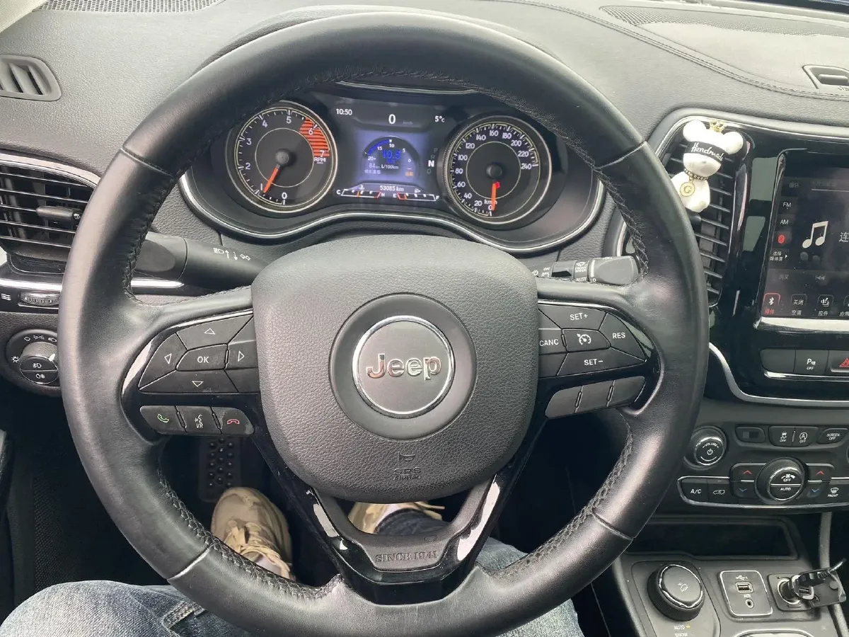 2020 Jeep Cherokee 2.0T 265HP L4 9AT,autocango,china used car exporter,china ev exporter,chinese used car exporter,chinese used ev exporter