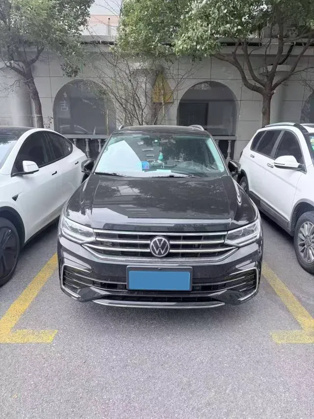 2024 Volkswagen Tiguan L 2.0T 186HP L4 7DCT,autocango,china used car exporter,china ev exporter,chinese used car exporter,chinese used ev exporter