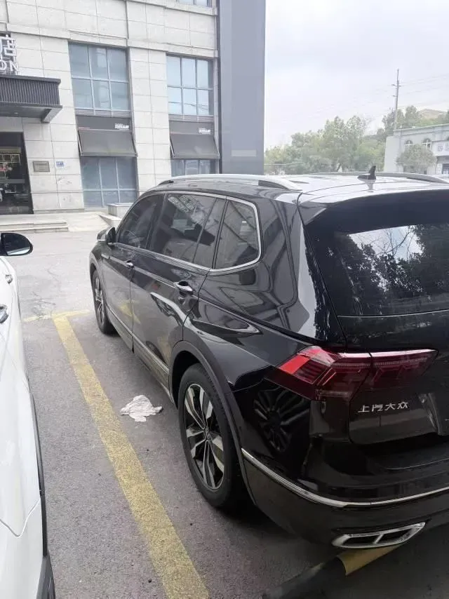 2024 Volkswagen Tiguan L 2.0T 186HP L4 7DCT,autocango,china used car exporter,china ev exporter,chinese used car exporter,chinese used ev exporter