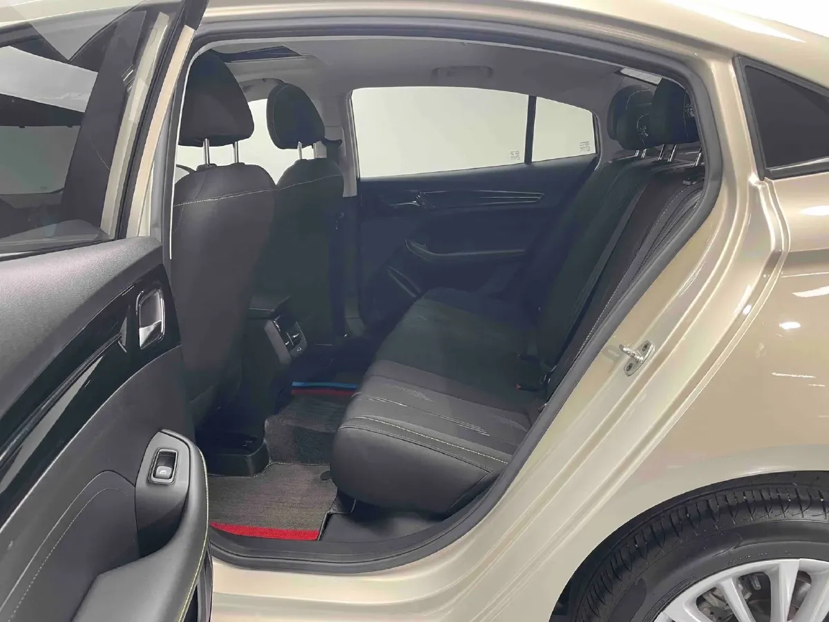 2021 Roewe i5 1.5L 120HP L4 CVT,autocango,china used car exporter,china ev exporter,chinese used car exporter,chinese used ev exporter