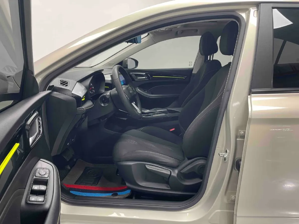 2021 Roewe i5 1.5L 120HP L4 CVT,autocango,china used car exporter,china ev exporter,chinese used car exporter,chinese used ev exporter