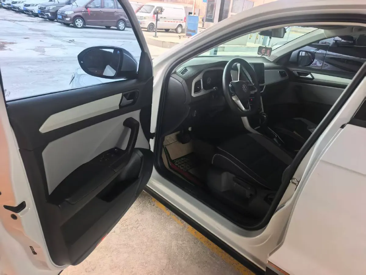 2023 Volkswagen T-Roc 1.5T 160HP L4 7DCT,autocango,china used car exporter,china ev exporter,chinese used car exporter,chinese used ev exporter