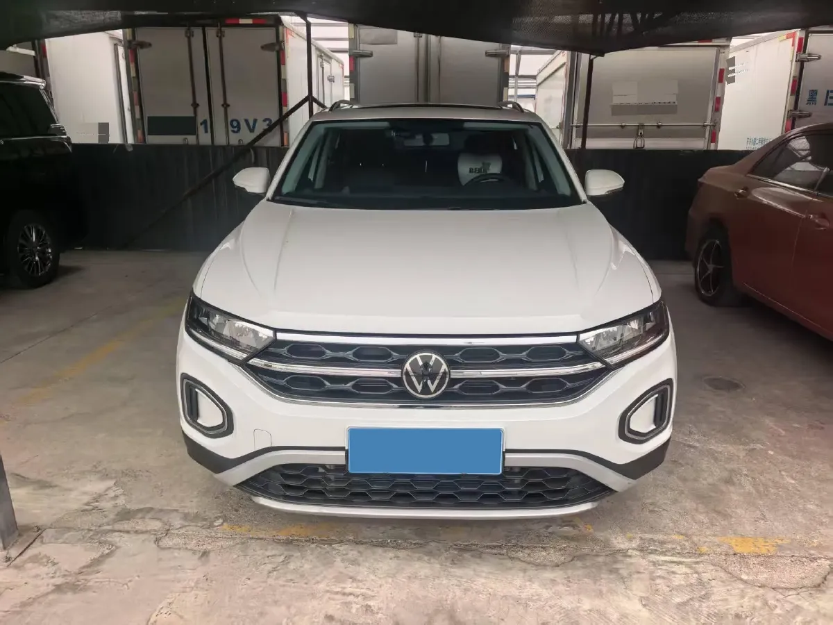 2023 Volkswagen T-Roc 1.5T 160HP L4 7DCT,autocango,china used car exporter,china ev exporter,chinese used car exporter,chinese used ev exporter
