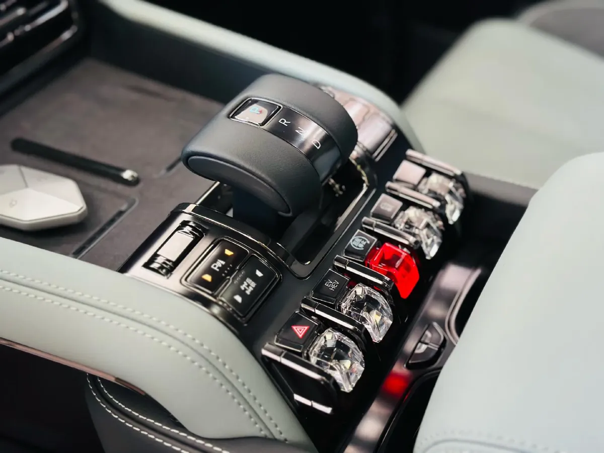 2025 FangChengBao Bao 5 1.5T 194HP L4 E-CVT PHEV 31.8KWH,autocango,china used car exporter,china ev exporter,chinese used car exporter,chinese used ev exporter