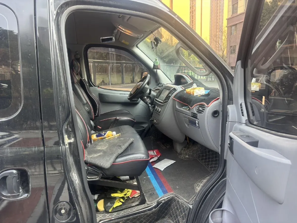 2021 MAXUS XinTu V80 2.0T 127HP L4 6MT,autocango,china used car exporter,china ev exporter,chinese used car exporter,chinese used ev exporter