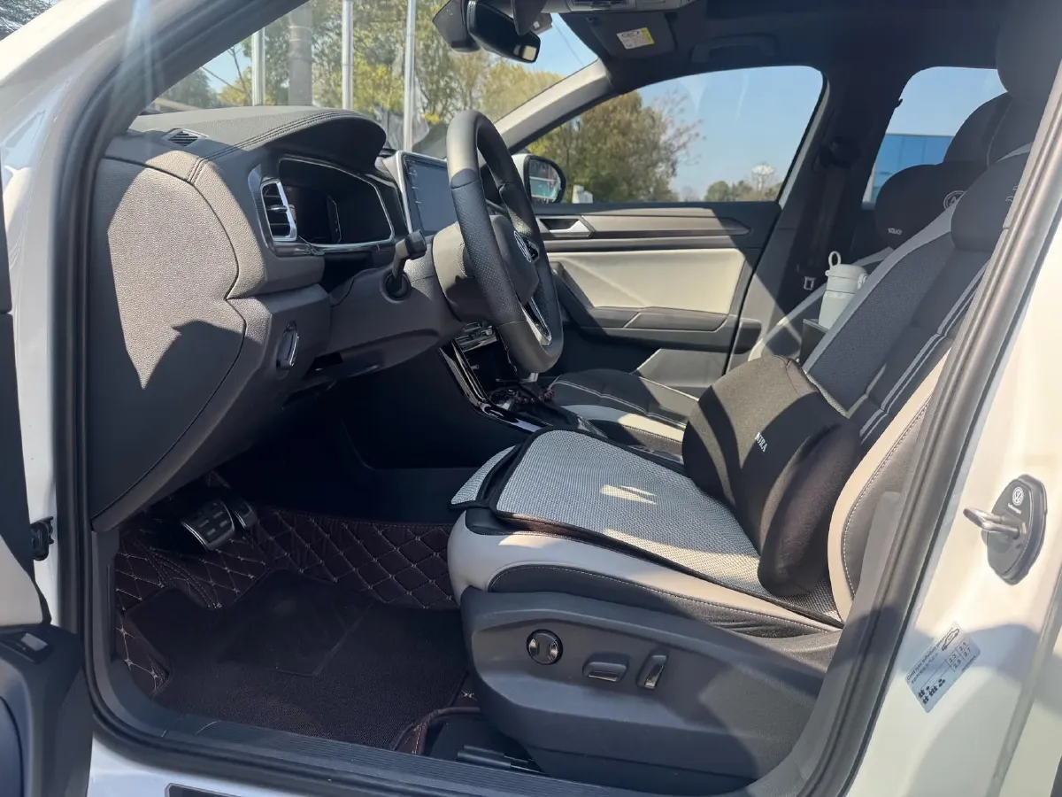 2023 Volkswagen T-Roc 1.5T 160HP L4 7DCT,autocango,china used car exporter,china ev exporter,chinese used car exporter,chinese used ev exporter