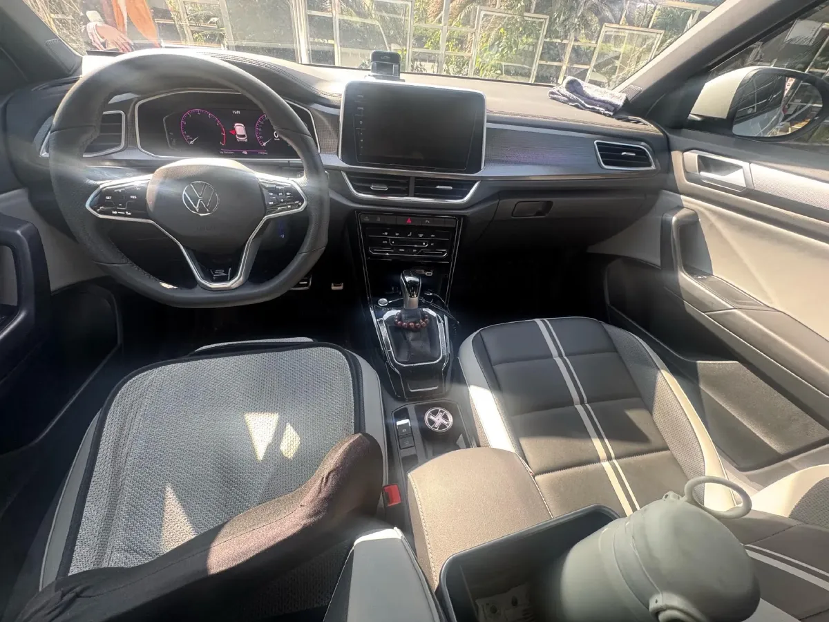 2023 Volkswagen T-Roc 1.5T 160HP L4 7DCT,autocango,china used car exporter,china ev exporter,chinese used car exporter,chinese used ev exporter