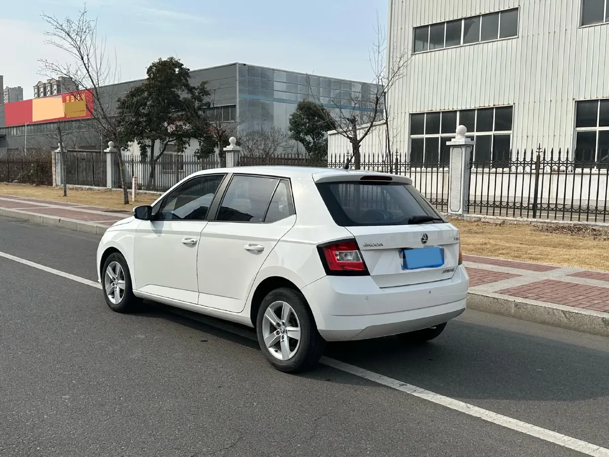 2017 Skoda Fabia 1.4L 90HP L4 6AT,autocango,china used car exporter,china ev exporter,chinese used car exporter,chinese used ev exporter