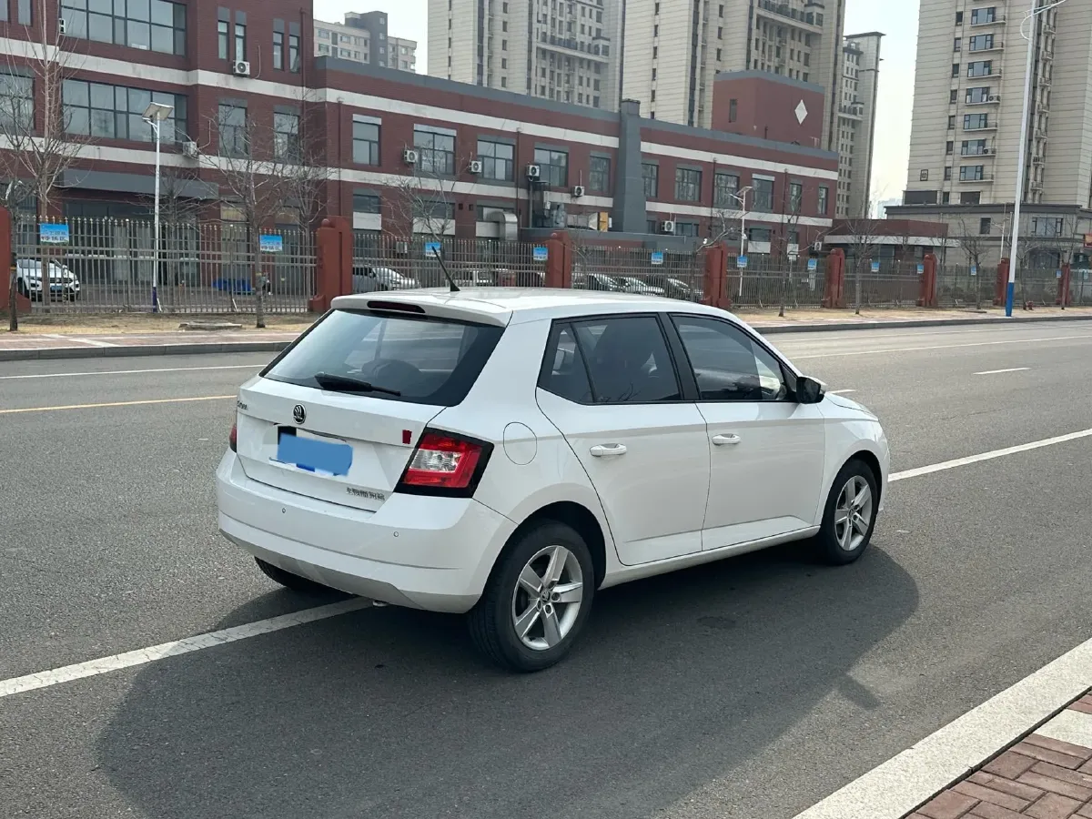 2017 Skoda Fabia 1.4L 90HP L4 6AT,autocango,china used car exporter,china ev exporter,chinese used car exporter,chinese used ev exporter