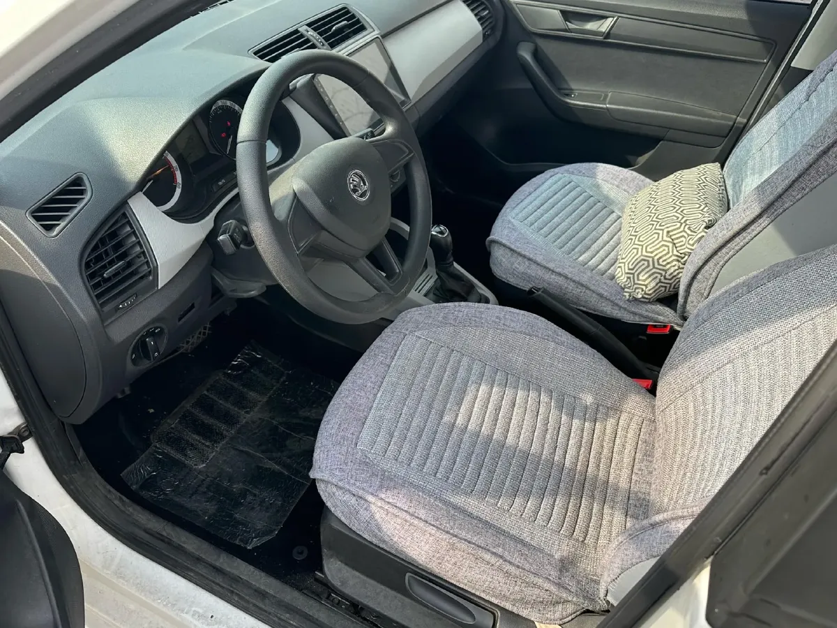 2017 Skoda Fabia 1.4L 90HP L4 6AT,autocango,china used car exporter,china ev exporter,chinese used car exporter,chinese used ev exporter