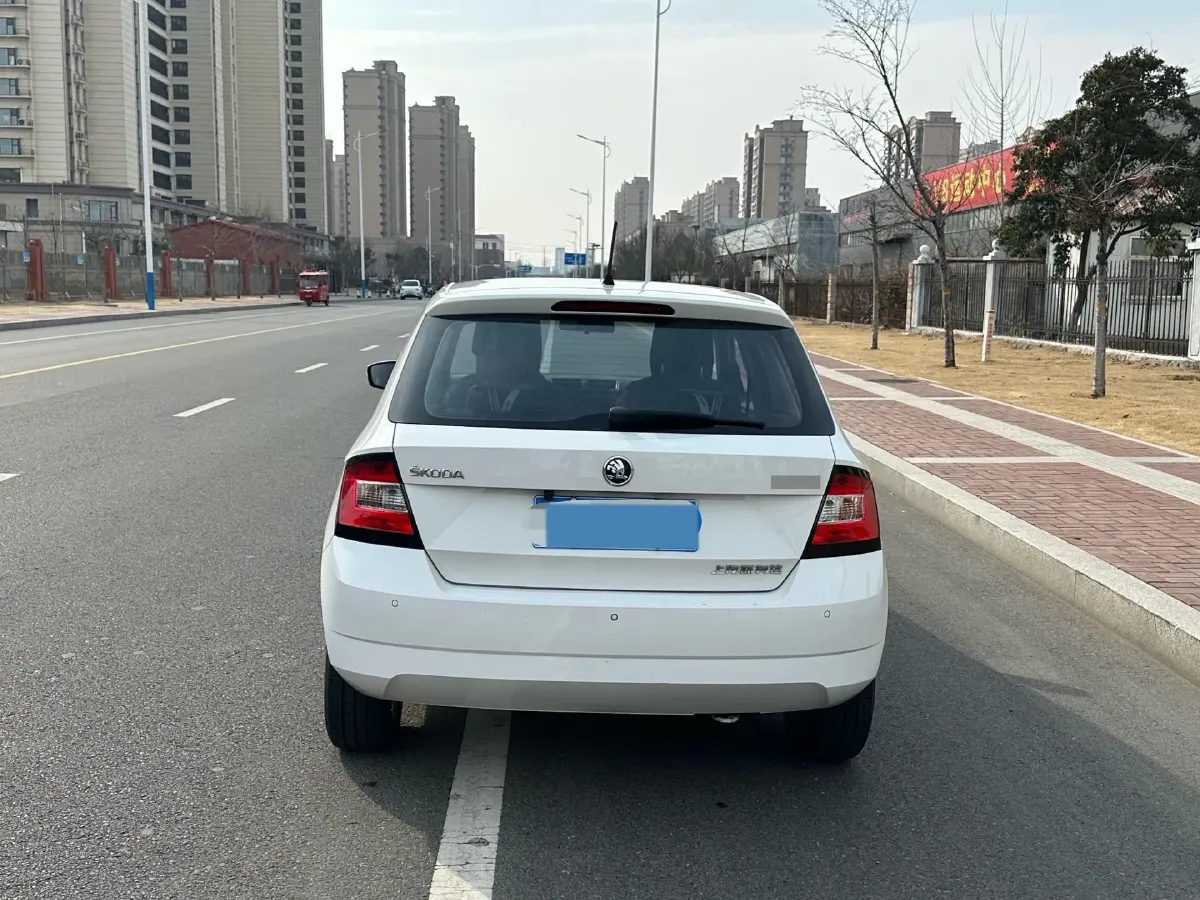 2017 Skoda Fabia 1.4L 90HP L4 6AT,autocango,china used car exporter,china ev exporter,chinese used car exporter,chinese used ev exporter