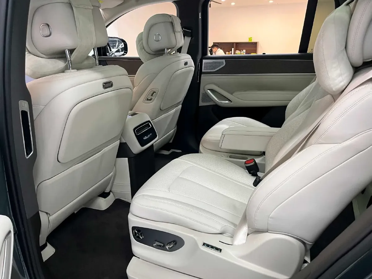 2025 Denza DenzaN9 2.0T 207HP L4 E-CVT PHEV,autocango,china used car exporter,china ev exporter,chinese used car exporter,chinese used ev exporter