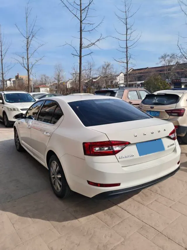 2020 Skoda Octavia 1.2T 116HP L4 7DCT,autocango,china used car exporter,china ev exporter,chinese used car exporter,chinese used ev exporter