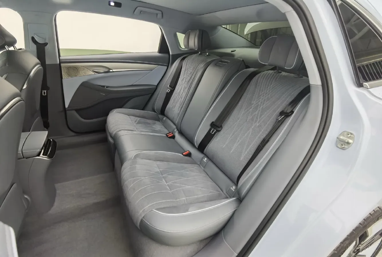 2023 Voyah ZhuiGuang BEV 82.11KWH,autocango,china used car exporter,china ev exporter,chinese used car exporter,chinese used ev exporter