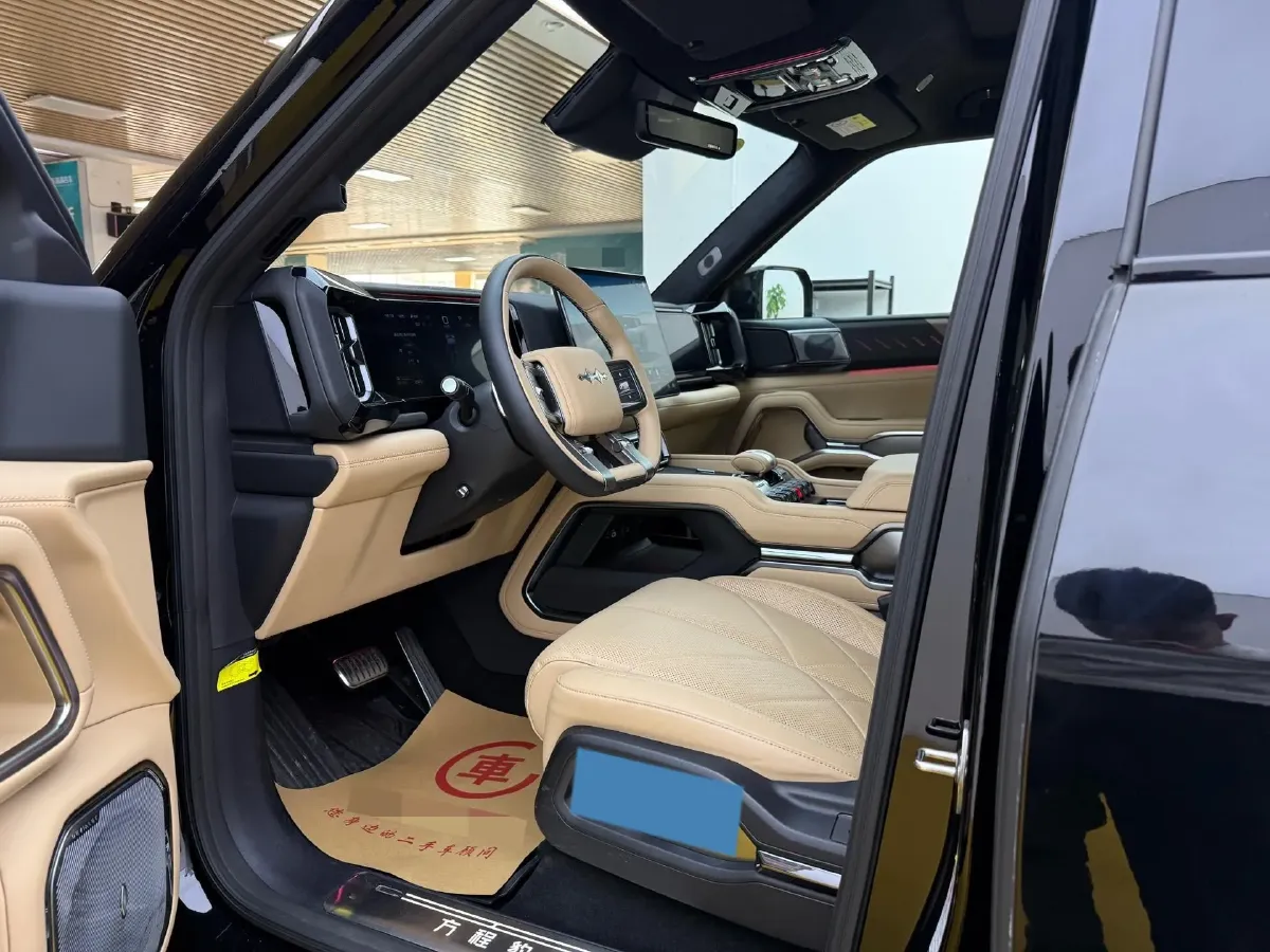 2025 FangChengBao Bao 8 2.0T 245HP L4 E-CVT PHEV 36.8KWH,autocango,china used car exporter,china ev exporter,chinese used car exporter,chinese used ev exporter