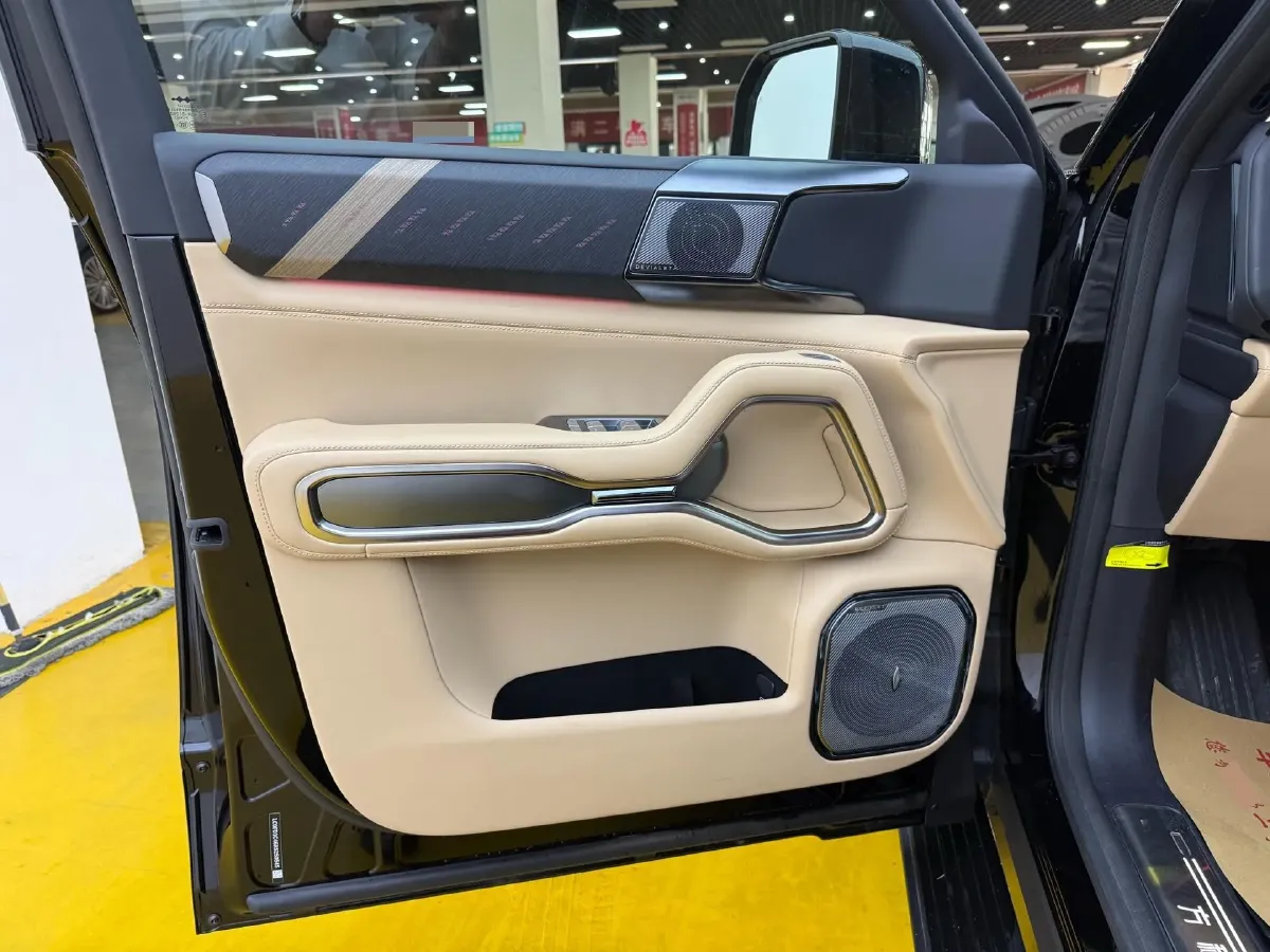 2025 FangChengBao Bao 8 2.0T 245HP L4 E-CVT PHEV 36.8KWH,autocango,china used car exporter,china ev exporter,chinese used car exporter,chinese used ev exporter