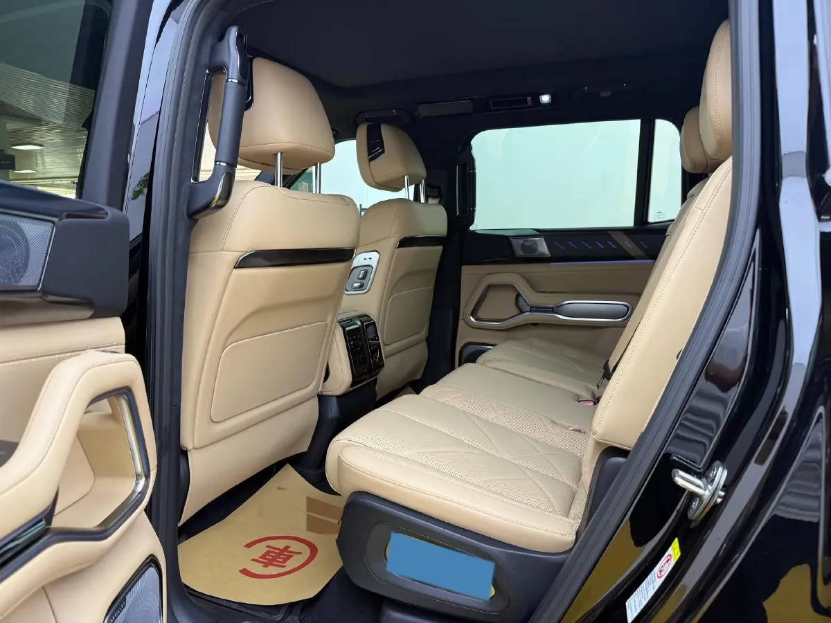 2025 FangChengBao Bao 8 2.0T 245HP L4 E-CVT PHEV 36.8KWH,autocango,china used car exporter,china ev exporter,chinese used car exporter,chinese used ev exporter